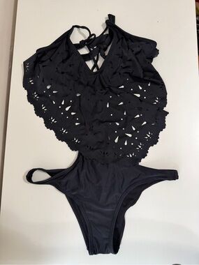 PILYQ Black Laser Cut Monokini One Piece Swimsuit Women’s Size S Cutout halter